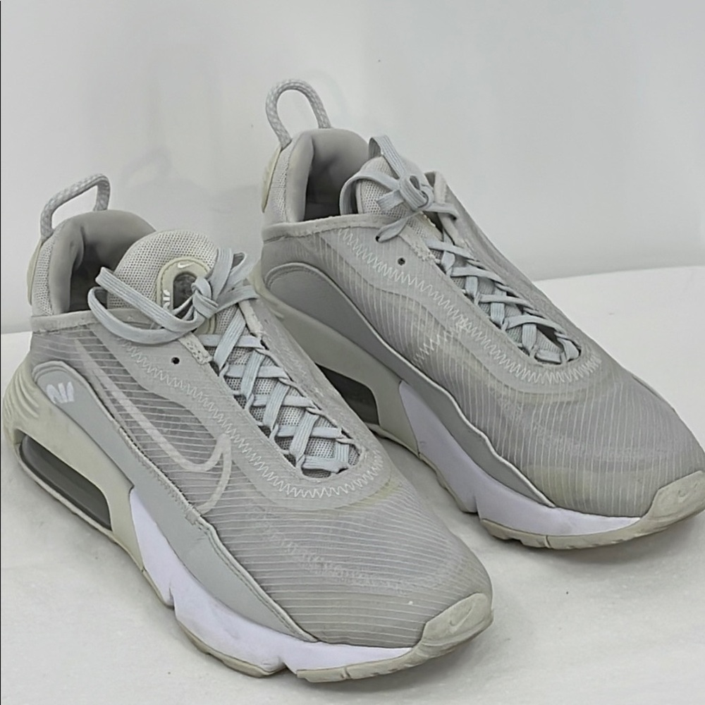 Nike AIR MAX 2090 WOMENS SIZE 9 Gray Athletic Shoes